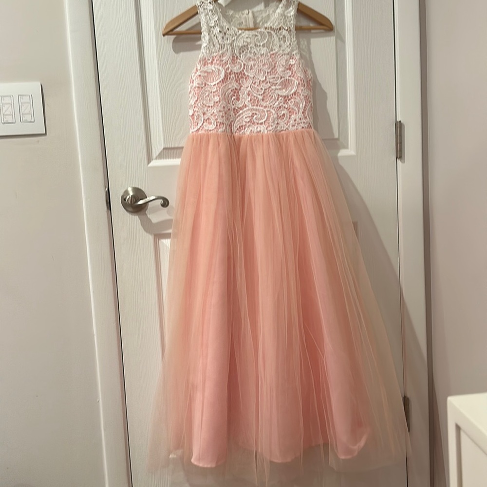 Light pink girls formal dress size 9-10 brand new.